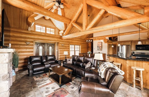 Three Peaks Cabin | Log Cabin Getaway | Hot Tub | Ski, Hike, Relax