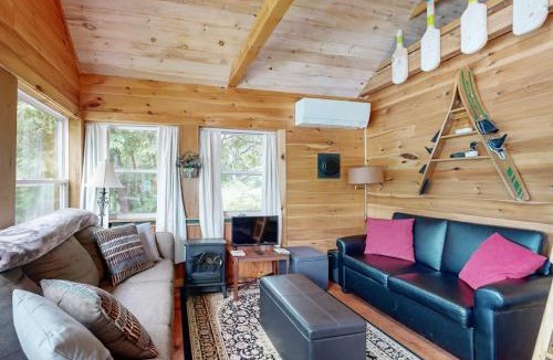 Oakland House | Loon Cove