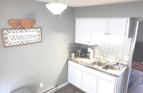 West Columbus House | Lovely 2-bedroom rental unit with free parkingn