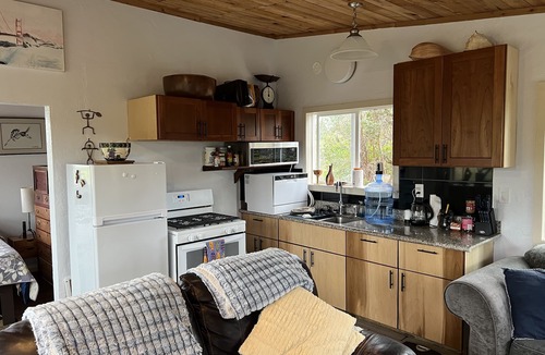 Eden Roc Cabin | Lovely Centrally-Located Cabin with fast Wi-Fi. Perfect for E.Hawaii Exploration