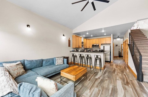 Dillon Condo | Lrd204d2
