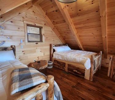 Scio House | Luminous Cabin with Hot-Tub, BBQ and Deck in Ohio
