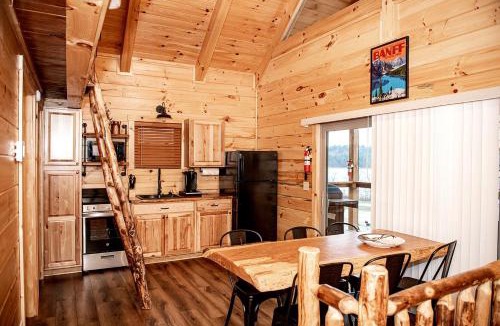Scio House | Luminous Cabin with Hot-Tub, BBQ and Deck in Ohio