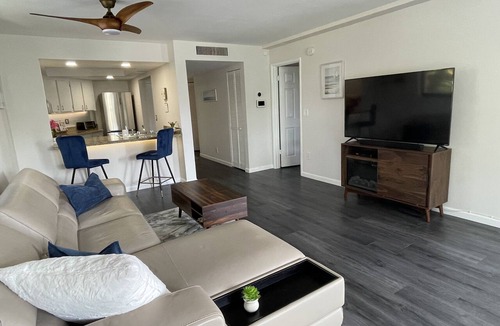 Delray Beach Condo | Lux King Bed Suite, Modern Condo Delray Beach. DRClub - 40% Off Fall & Holidays