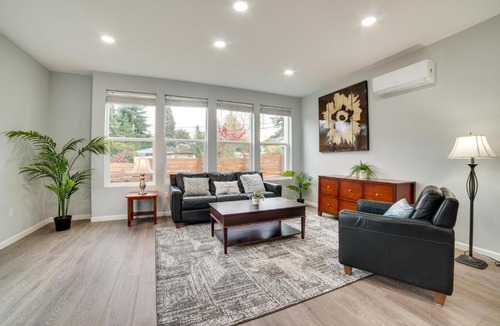 Arbor Heights House | Luxe & Modern Seattle Escape! 9 Mi to Dtwn