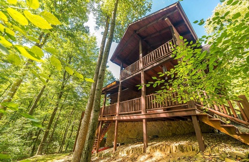 Laurelville Cabin | LUXE ONE | RED WOLF FALLS*HOCKING HILLS*CLOSE TO EVERYTHING-TRAILS,HOT TUB,SAUNA,FIREPLACE,GAME ROOM