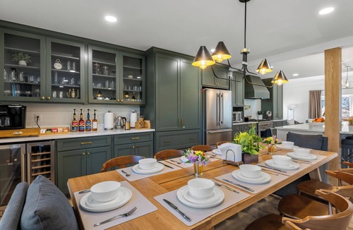 Easley House | Luxe Private Lakefront-Heated Swimspa, Pickleball/Basketball, Kayaks, Greenville