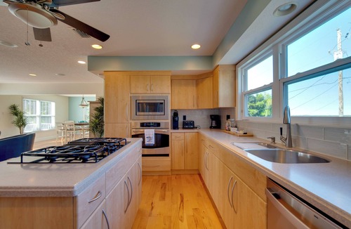 Spring Hill Cottage | Luxe Spring Hill Home w/Patio & Dock!