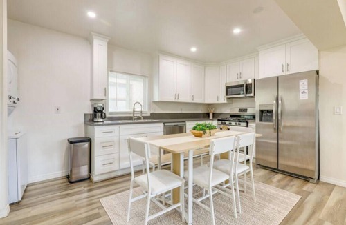 West Los Angeles Condo | Luxe West LA Designer Condo Near Santa Monica Pier, Beverly Hills & Bel-Air