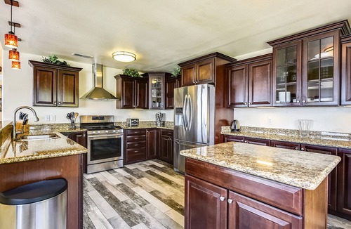 North Lakeport House | Luxurious 3000sq ft Lakefront Home on Point surrounded by Nature and Views!