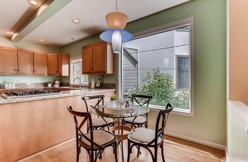 West Queen Anne House | Luxurious home with great views in historic Queen Anne near Space needle