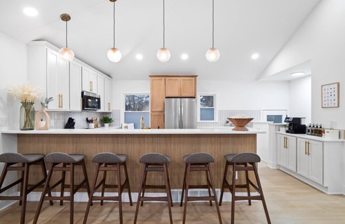 Beachwood Apartment | Luxurious Retreat with Sauna & Modern Design