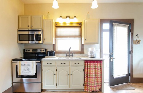Berlin Cottage | Luxury 2-Bedroom Cottage in Downtown Berlin