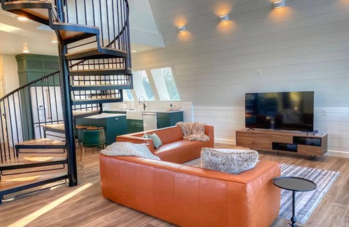 Millersburg Cabin | Luxury 4 Bedroom A-Frame with Hot Tub