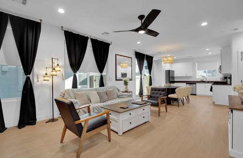 Las Vegas House | Luxury 5 Bedroom Desert Oasis- The Viva Las Vegas House