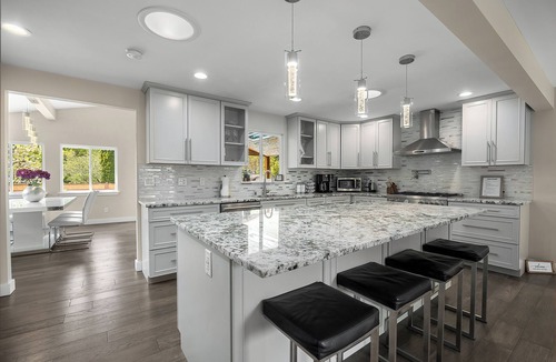Edmonds House | Luxury 8 beds Villa with Pool & Resort Amenities