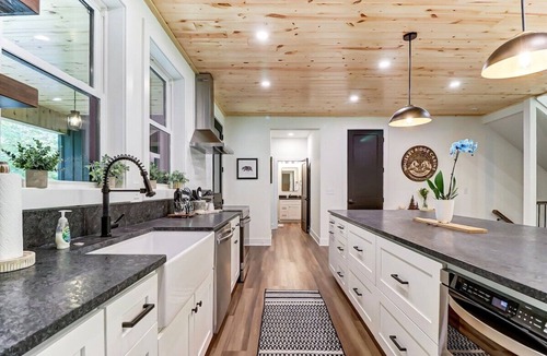 Logan Cabin | Luxury Cabin in Hocking Hills that sleeps 16!