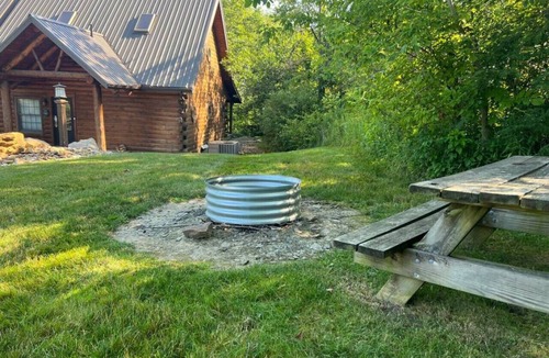 Millersburg Cabin | Luxury Cabin with Kitchen, Fireplace, Living Room. Sleeps up to 8