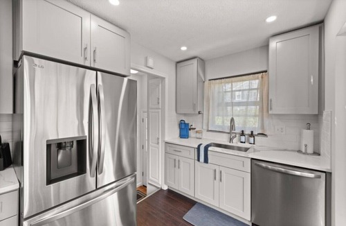 Parma Heights Apartment | Luxury Cleveland Home W/Fitness Equipment & Yard