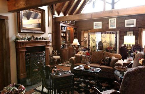Compton Cabin | Luxury Half-Board Room Rental in the Beautiful Region of Northwest Arkansas