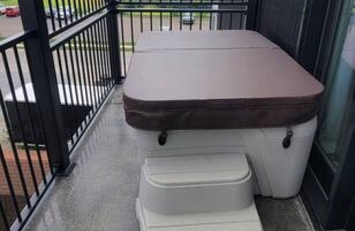 Berlin Apartment | Luxury Hot Tub Suite Downtown Berlin 303 ADA