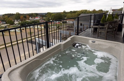 Berlin Apartment | Luxury Hot Tub Suite in Downtown Berlin 305