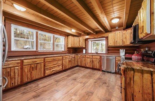 Nashport Cabin | Luxury,Log Cabin 65ac. of private forest, trails,sauna,hot-tub. Baughman Park.
