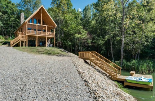 Keene Cabin | Luxury Log Cabin on Private Stocked Pond