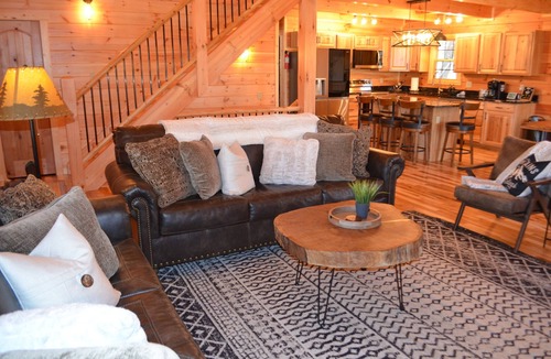 Carbon Hill Cabin | Luxury New 6BR lodge, 2 fireplaces, mini POOL/SPA