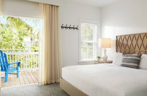 Key West Hotel | Luxury Retreat | Onsite Parking | Pool Access | Pets Allowed