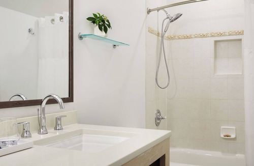 Key West Hotel | Luxury Retreat | Onsite Parking | Pool Access | Pets Allowed