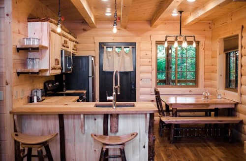 Millersburg Cabin | Luxury Treehouse Nestled in Trees of Amish Country