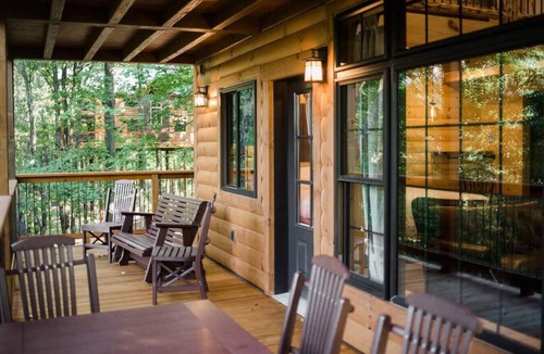 Millersburg Cabin | Luxury Treehouse Nestled in Trees of Amish Country