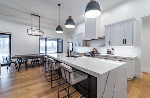 Wausau House | Luxury Waterfront Retreat in Schofield