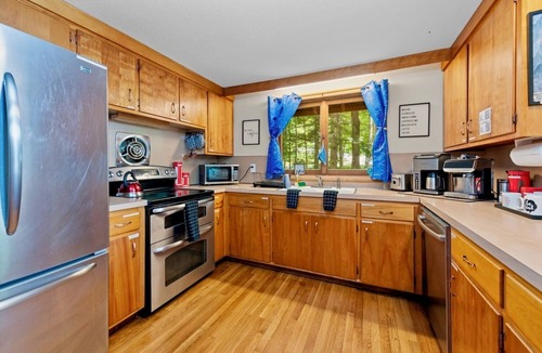 Londonderry Ski Chalet | Magic Mt Getaway - Close to Bromley Stratton Okemo Ski Resorts!