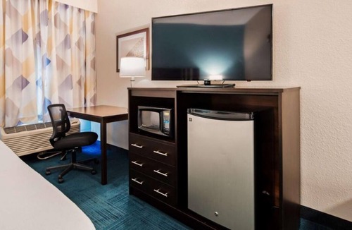 Blaine House | Making The Best Memories Along The Way! 3 Convenient Units, Free Parking, Pool