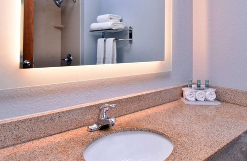 Blaine House | Making The Best Memories Along The Way! 3 Convenient Units, Free Parking, Pool