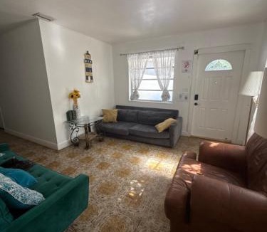 Little Havana House | Mango private room in shared house