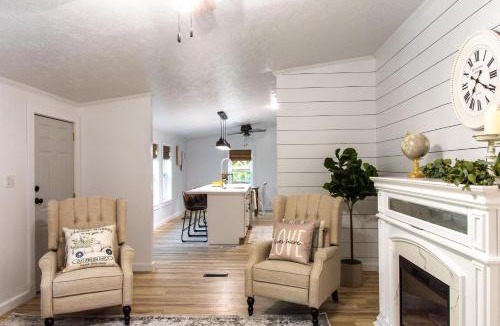 Dundee House | Maple Retreat with Big Pool