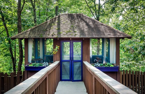 Eureka Springs Historic District Cabin | Maple @ The Woods Cabins