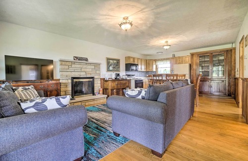 McArthur Cottage | Mcarthur Cabin: Peaceful Getaway on Farm!
