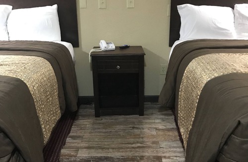 Ellendale Hotel | Memphis Inn