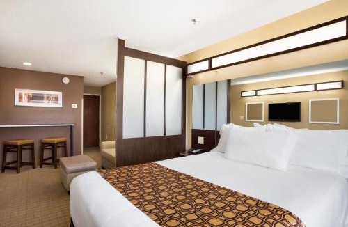 Cambridge Hotel | Microtel Inn & Suites by Wyndham Cambridge