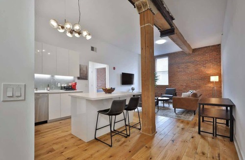 Downtown Columbus Apartment | Mid-Century Downtown Loft (Free Parking)