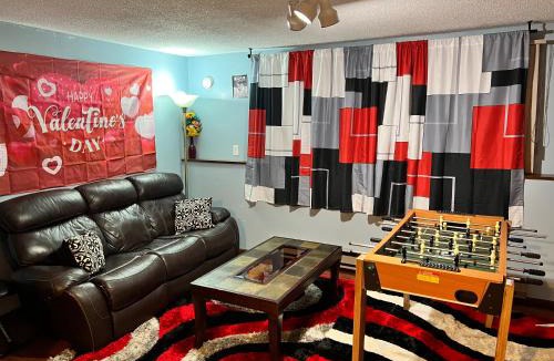 Brooklyn Park House | MidwestBNB Room1, quite cabin in the wood vibes