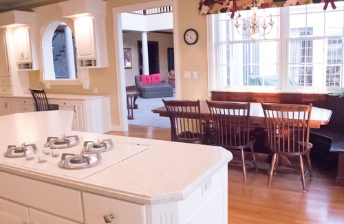 Sugarcreek House | Miller Manor, Luxurious, Peaceful, Sunrise and Sunsets, Family Friendly, 10 yrs!