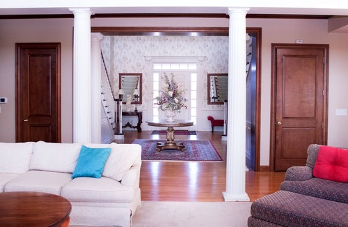 Sugarcreek House | Miller Manor, Luxurious, Peaceful, Sunrise and Sunsets, Family Friendly, 10 yrs!