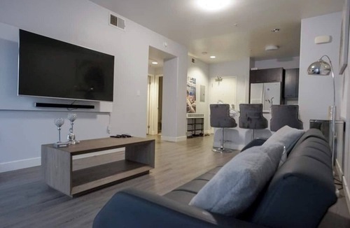 Downtown Burbank Condo | Modern 1BR In Downtown Burbank, Walkable + Parking