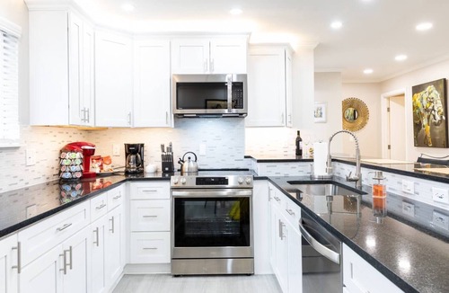 New Richmond Apartment | Modern 2 Bedroom in Beautiful River Town Near City