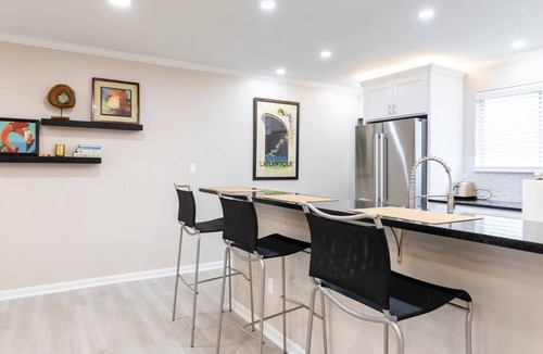 New Richmond Apartment | Modern 2 Bedroom in Beautiful River Town Near City